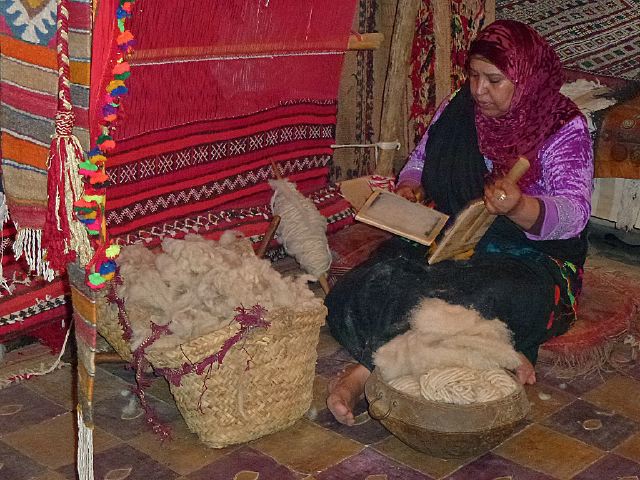 carding_wool_tinghir.jpg