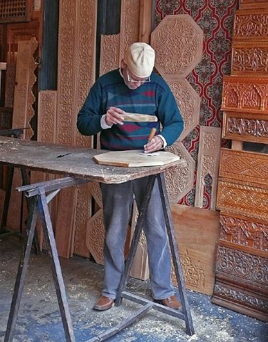 carving_wood_marrakech.jpg