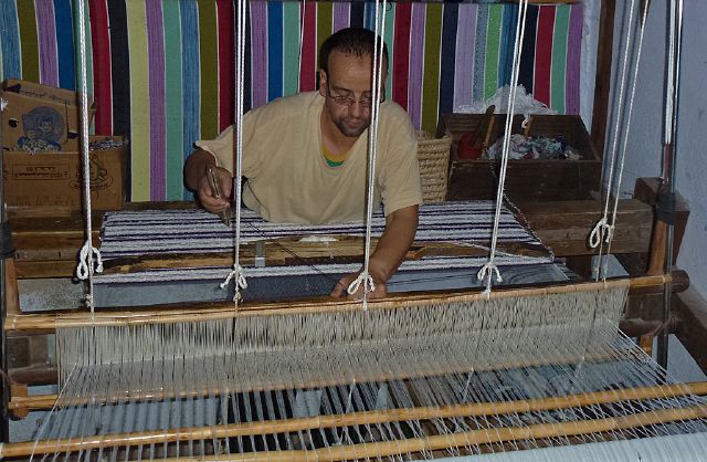 weaving_rug_chefchaouen.jpg